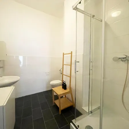 Ferienzimmer Mit Kueche Mitten Im Zentrum Perfekt Um Stadt Zu Erkunden Διαμέρισμα