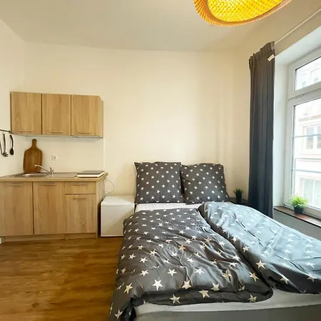 Ferienzimmer Mit Küche Mitten Im Zentrum Perfekt Um Stadt Zu Erkunden Apartment *