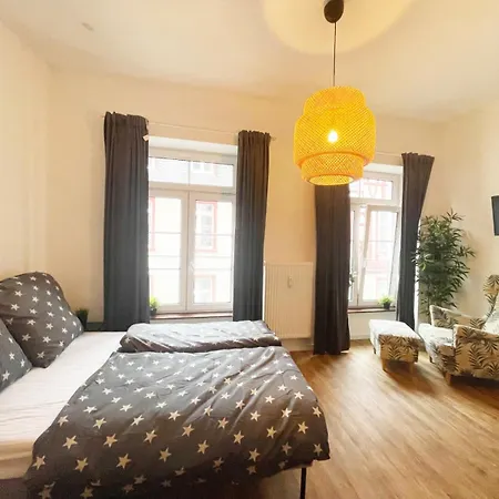 Ferienzimmer Mit Kueche Mitten Im Zentrum Perfekt Um Stadt Zu Erkunden Διαμέρισμα