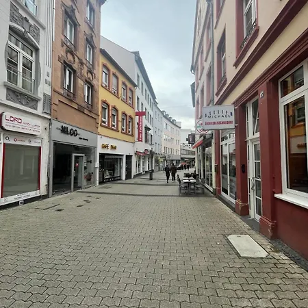 Apartment Ferienzimmer Mit Küche Mitten Im Zentrum Perfekt Um Stadt Zu Erkunden *