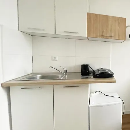 Ferienzimmer Mit Küche Mitten Im Zentrum Perfekt Um Stadt Zu Erkunden *