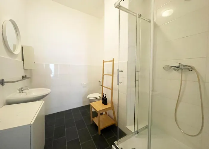 Ferienzimmer Mit Küche Mitten Im Zentrum Perfekt Um Stadt Zu Erkunden Apartment