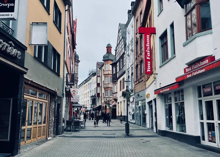 Ferienzimmer Mit Küche Mitten Im Zentrum Perfekt Um Stadt Zu Erkunden Apartment *