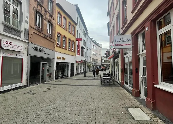 Apartment Ferienzimmer Mit Küche Mitten Im Zentrum Perfekt Um Stadt Zu Erkunden *
