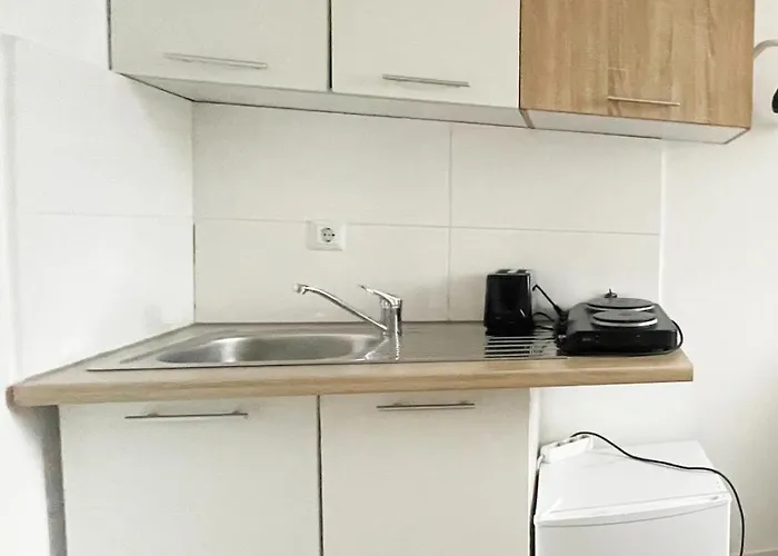 Ferienzimmer Mit Küche Mitten Im Zentrum Perfekt Um Stadt Zu Erkunden *